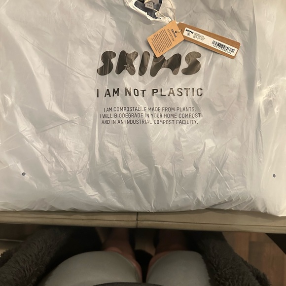 SKIMS Vintage Boyfriend Sweatshirt - Picture 4 of 4